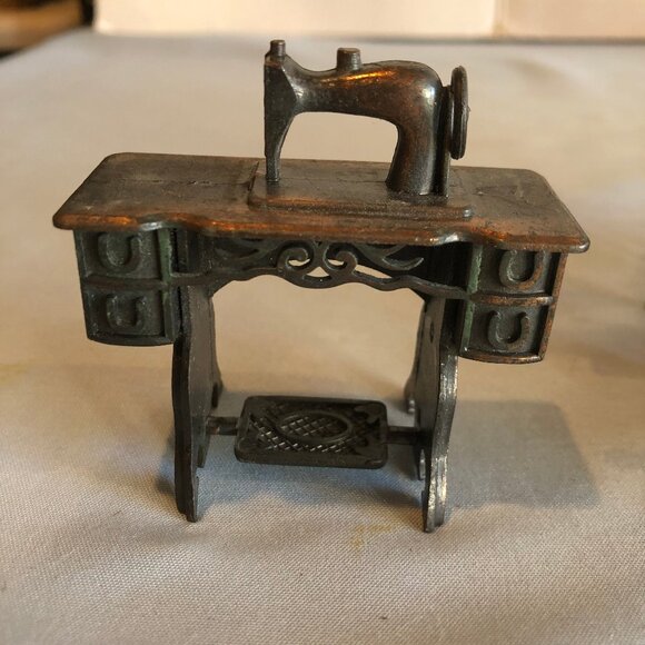 VINTAGE LOT of 2 Durham Industries Doll Cash Register, Crib, Sewing Machine #UPS - Picture 12 of 14